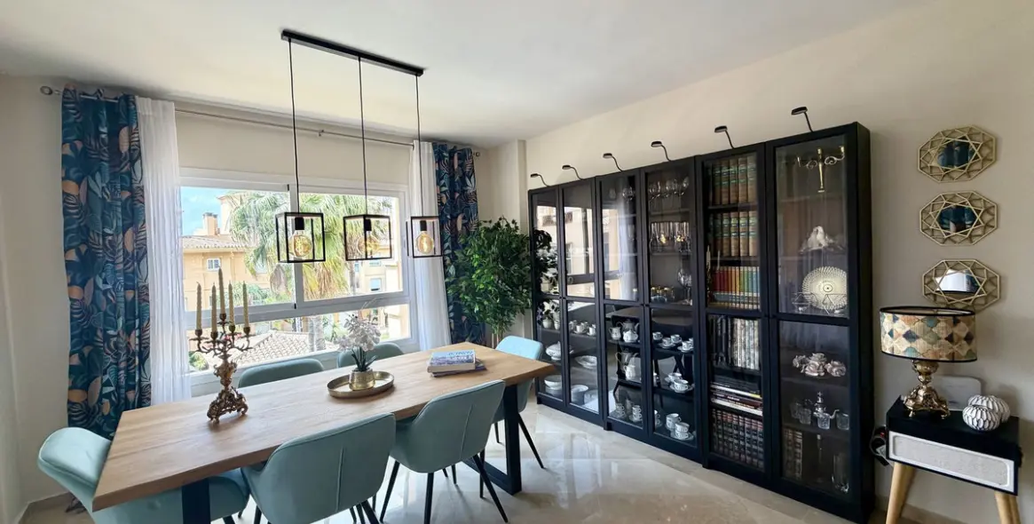 Sale of middle floor apartment in Calahonda 19