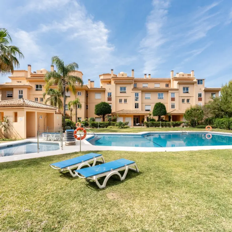 Venta de apartamento en planta media en Calahonda