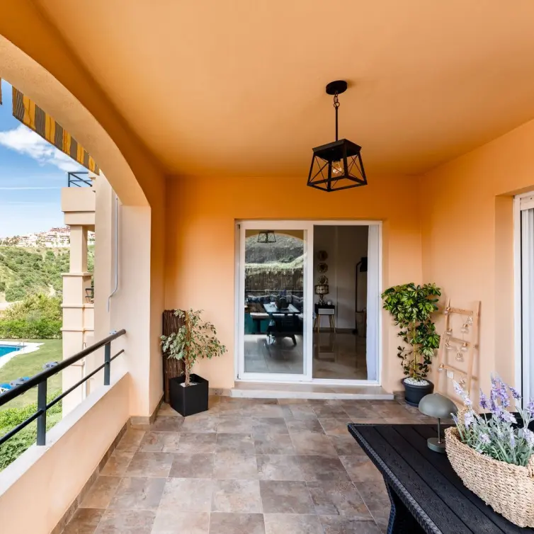 Venta de apartamento en planta media en Calahonda