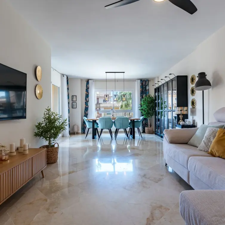 Venta de apartamento en planta media en Calahonda