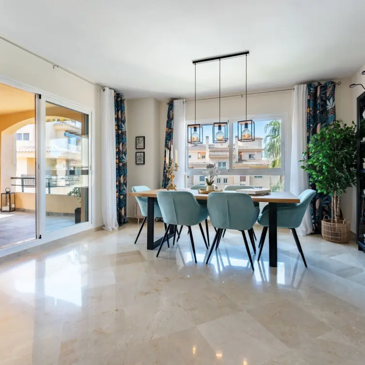 Venta de apartamento en planta media en Calahonda