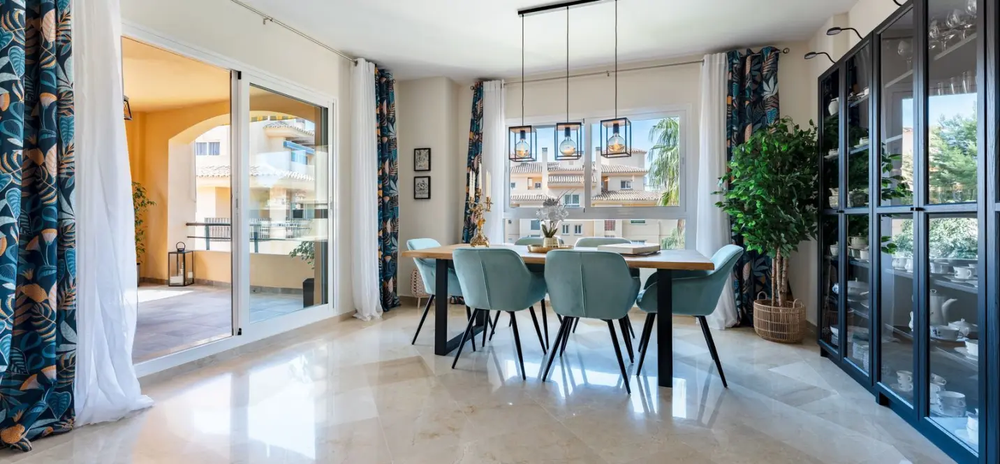 Venta de apartamento en planta media en Calahonda 3