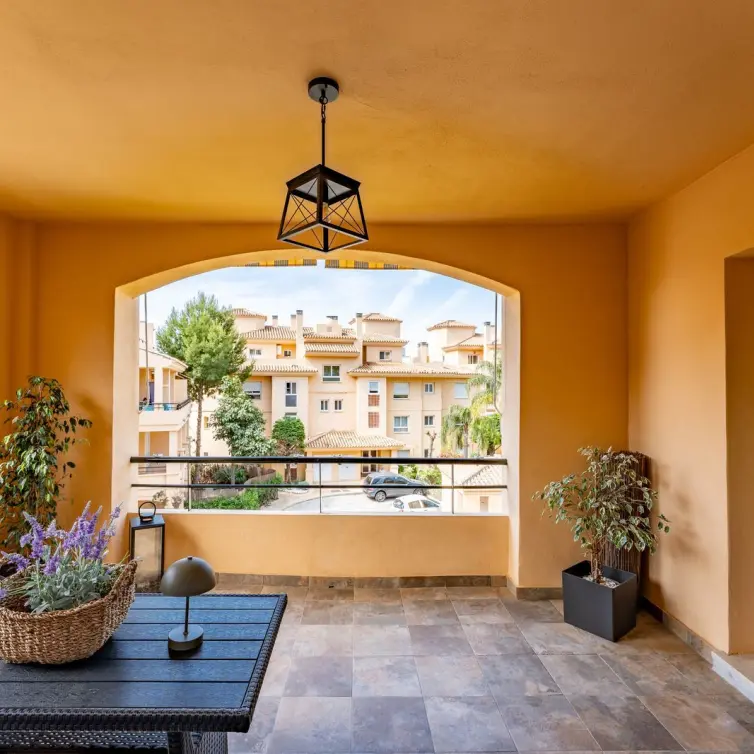 Venta de apartamento en planta media en Calahonda