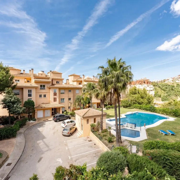 Venta de apartamento en planta media en Calahonda