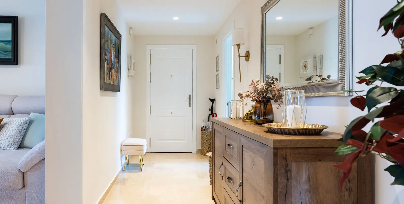 Sale of middle floor apartment in Calahonda 9
