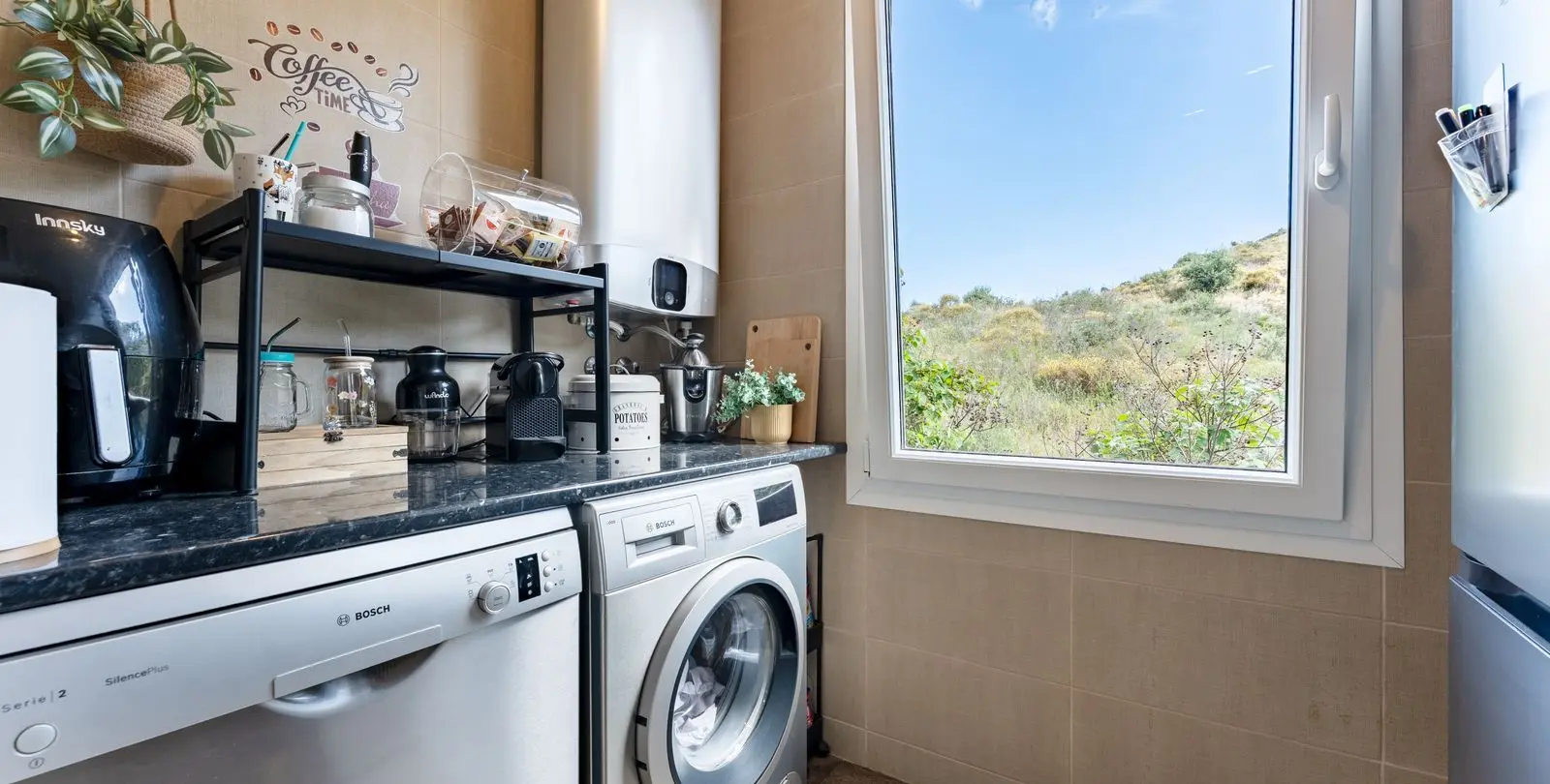 Sale of middle floor apartment in Calahonda 11