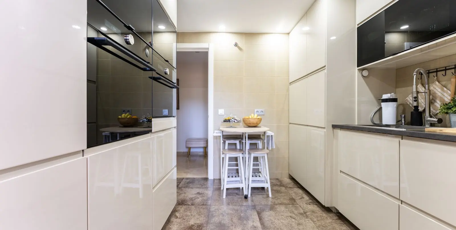 Sale of middle floor apartment in Calahonda 12