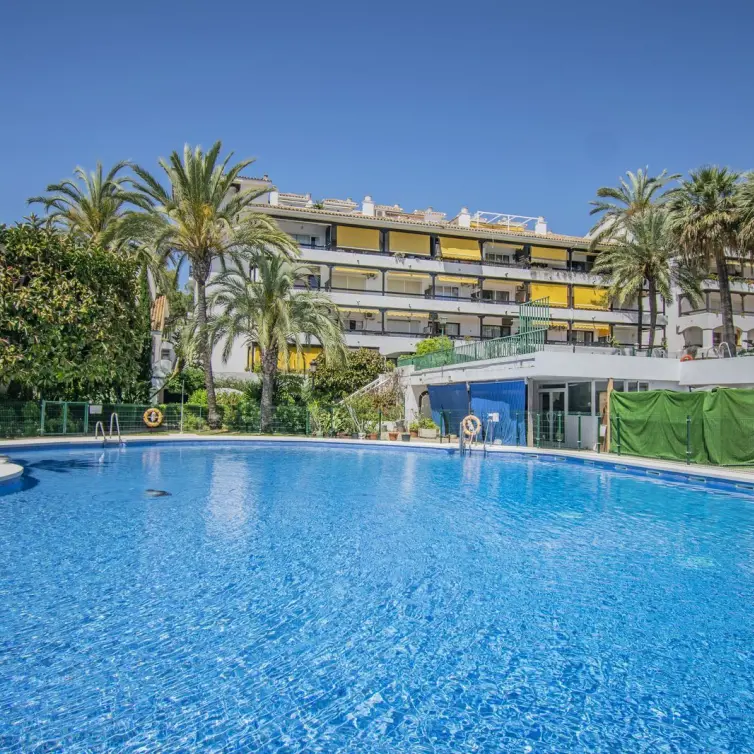 Sale of penthouse in The Golden Mile