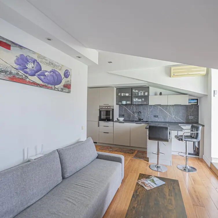 Sale of penthouse in The Golden Mile