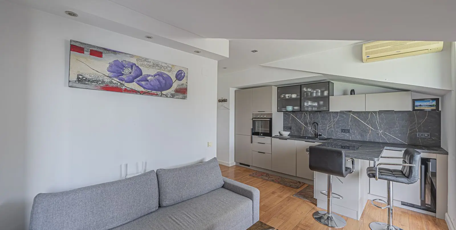 Sale of penthouse in The Golden Mile 5