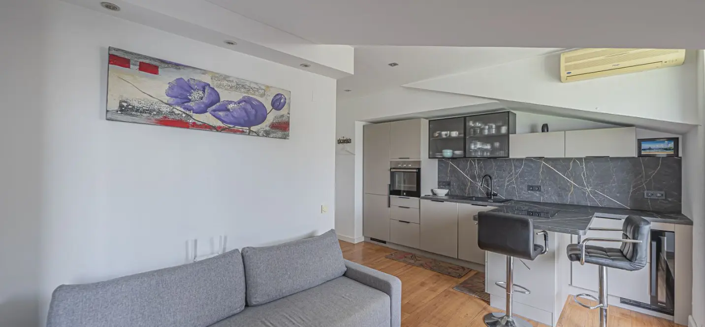 Sale of penthouse in The Golden Mile 4