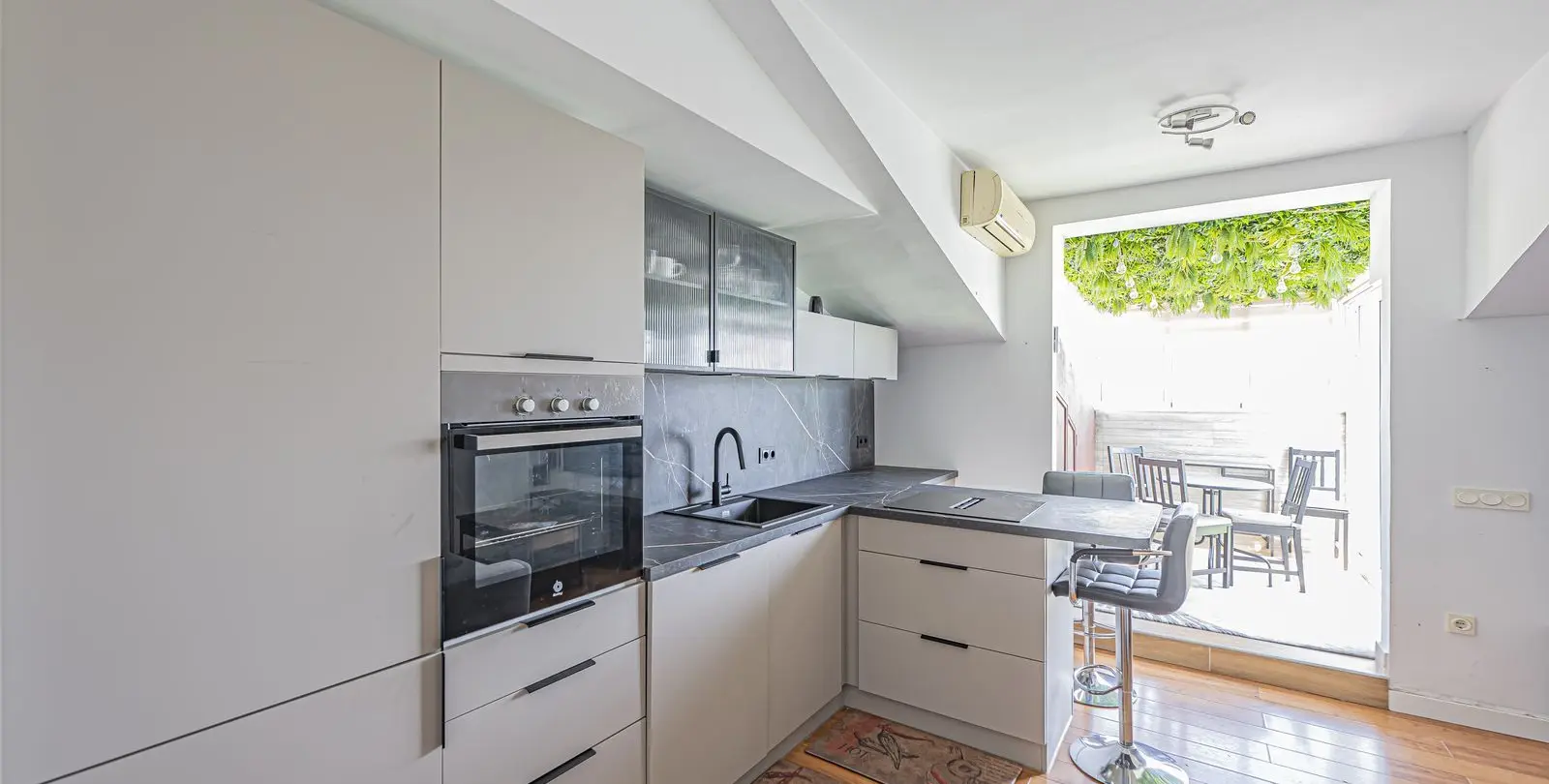 Sale of penthouse in The Golden Mile 8
