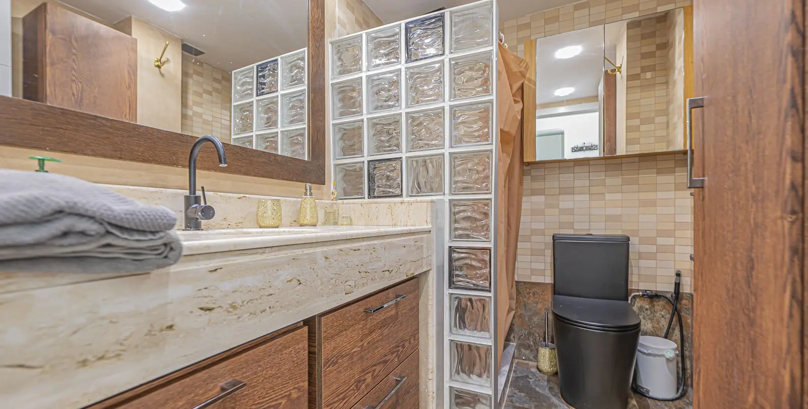 Sale of penthouse in The Golden Mile 11