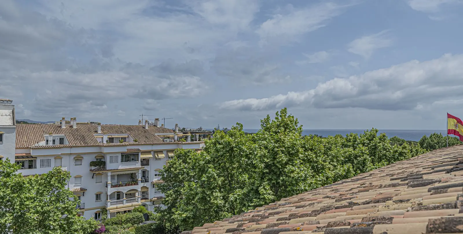 Sale of penthouse in The Golden Mile 13