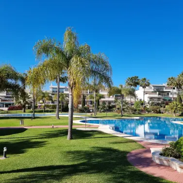 Venta de apartamento en planta media en Nueva Andalucía