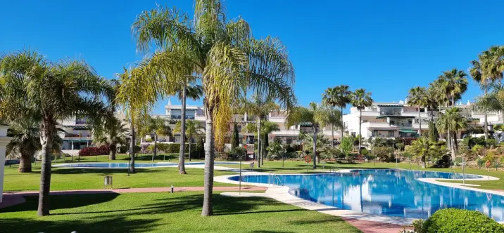 Venta de apartamento en planta media en Nueva Andalucía 0