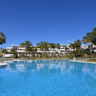 Venta de apartamento en planta media en Nueva Andalucía