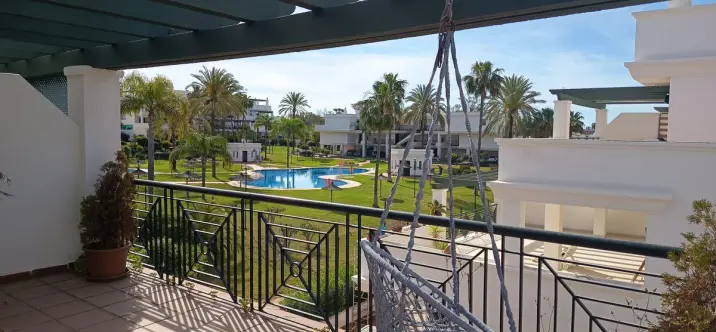 Venta de apartamento en planta media en Nueva Andalucía 3
