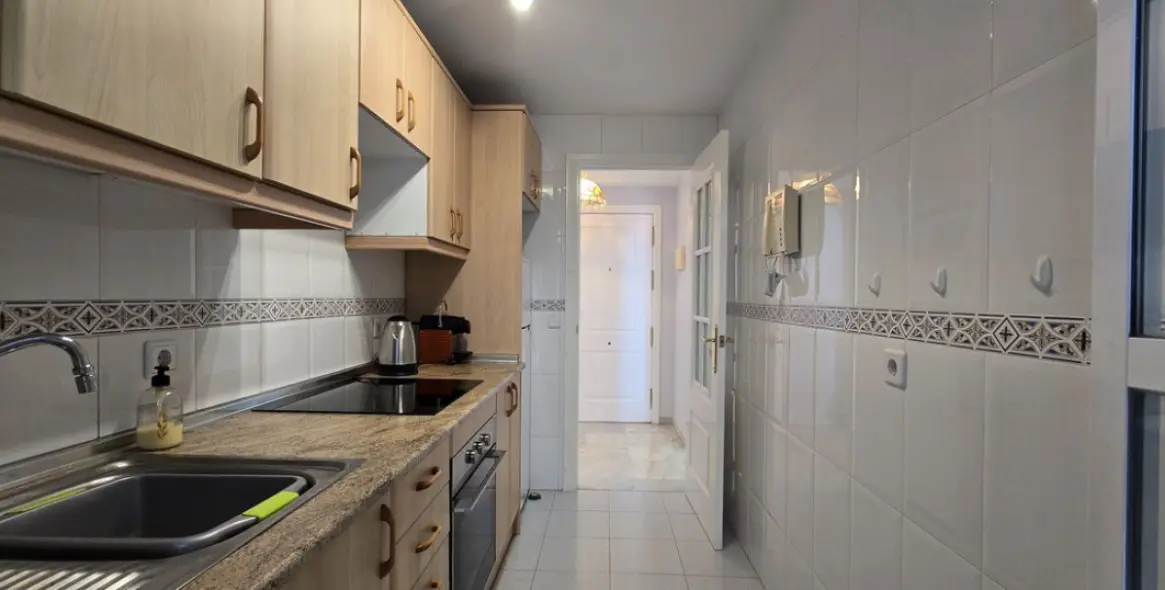 Venta de apartamento en planta media en Nueva Andalucía 6