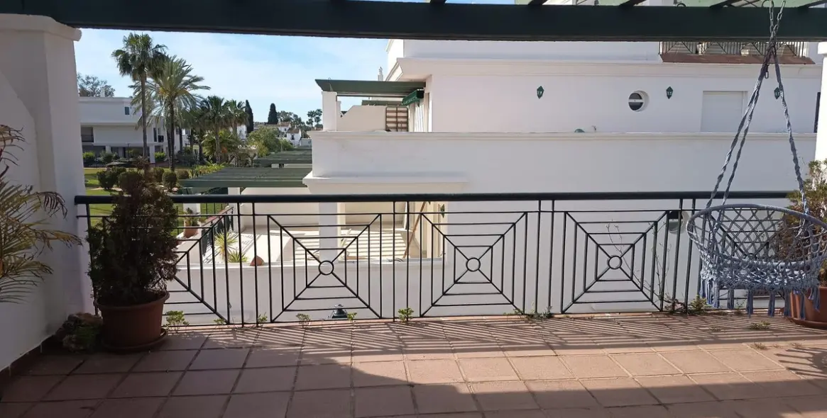 Venta de apartamento en planta media en Nueva Andalucía 12