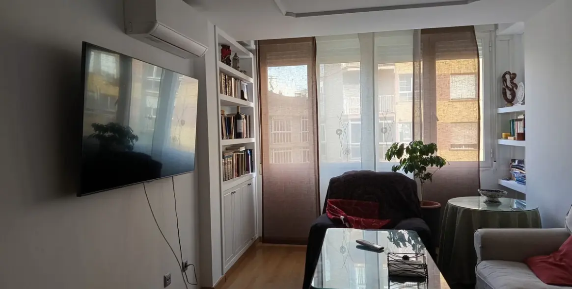 Sale of middle floor apartment in Málaga Centro 9