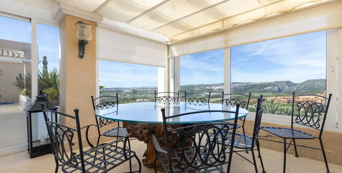 Sale of penthouse in Doña Julia 3