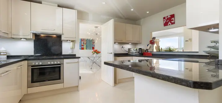 Sale of penthouse in Doña Julia 3