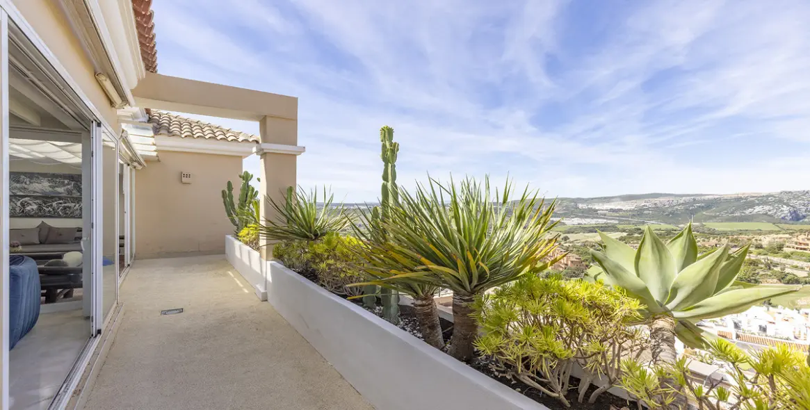 Sale of penthouse in Doña Julia 8