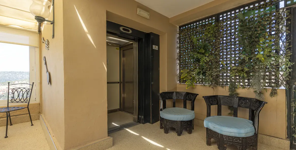 Sale of penthouse in Doña Julia 9
