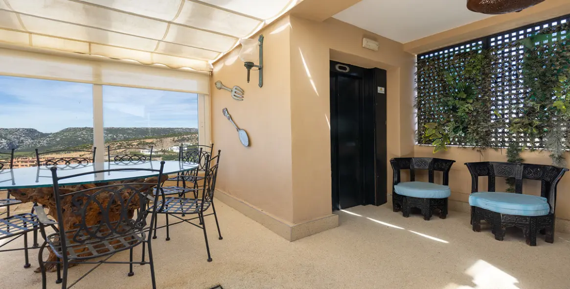 Sale of penthouse in Doña Julia 10