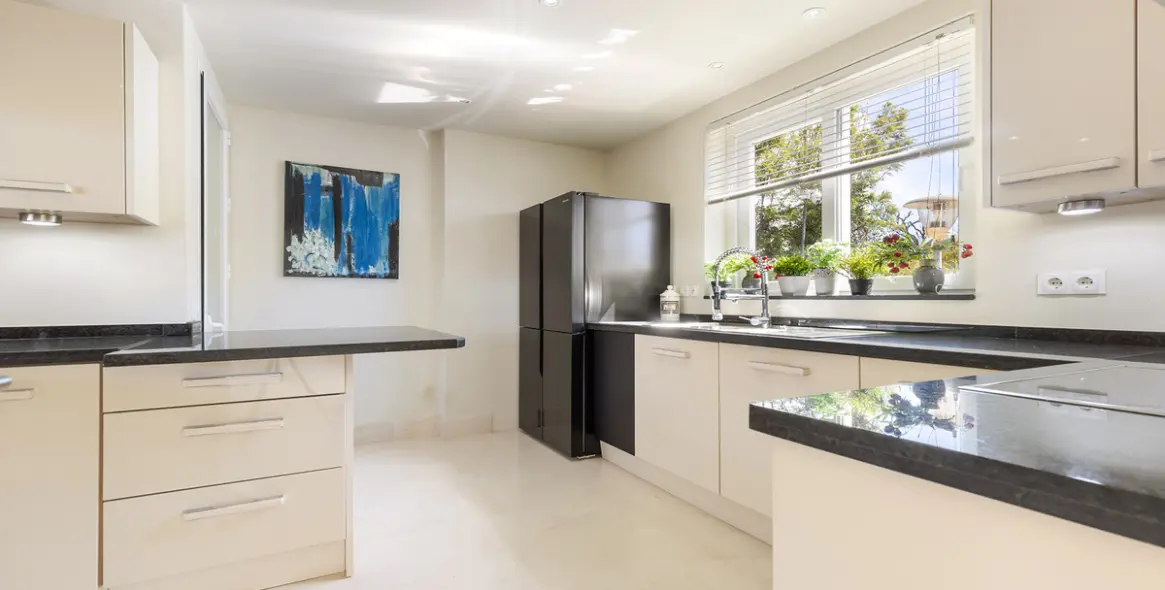 Sale of penthouse in Doña Julia 13