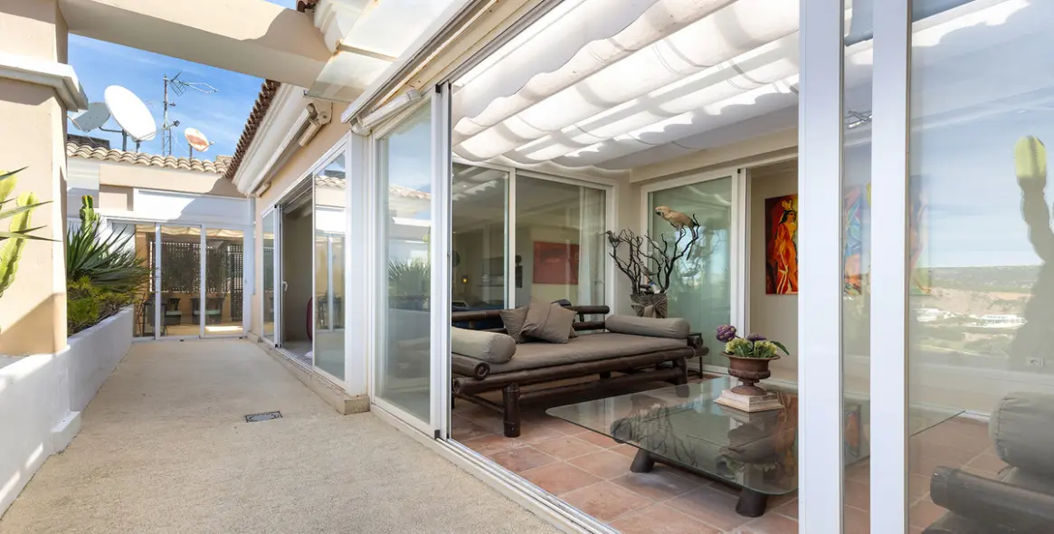 Sale of penthouse in Doña Julia 23