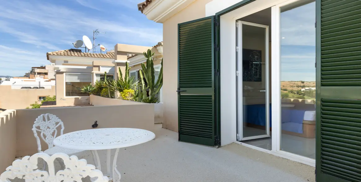 Sale of penthouse in Doña Julia 25