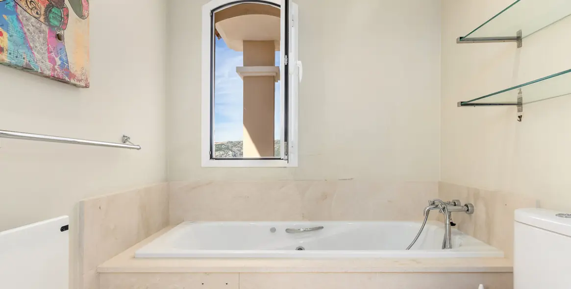 Sale of penthouse in Doña Julia 28