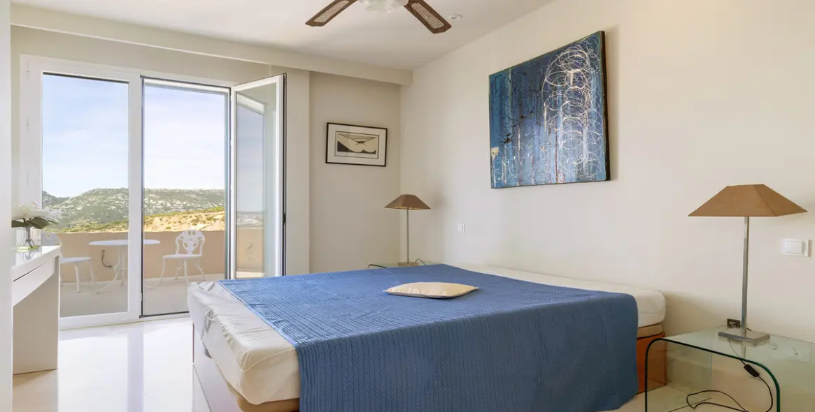 Sale of penthouse in Doña Julia 30