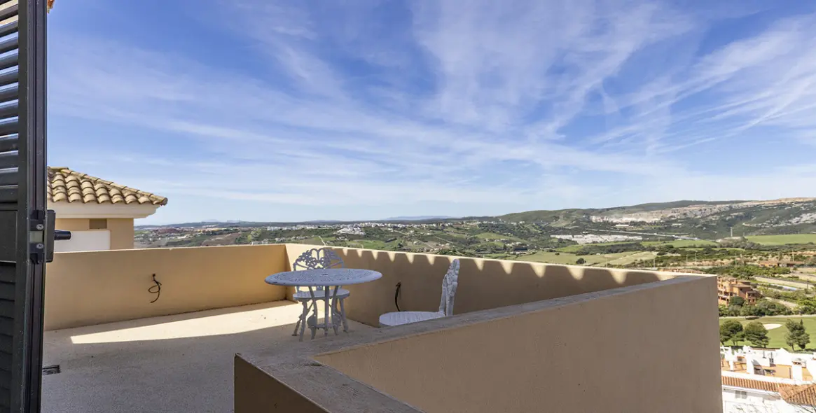 Sale of penthouse in Doña Julia 32