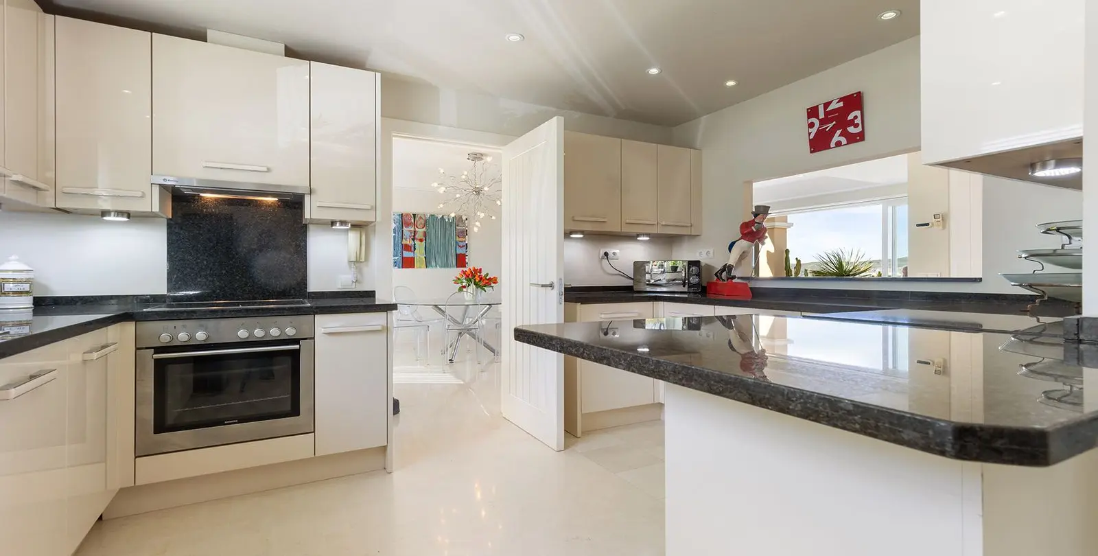Sale of penthouse in Doña Julia 4