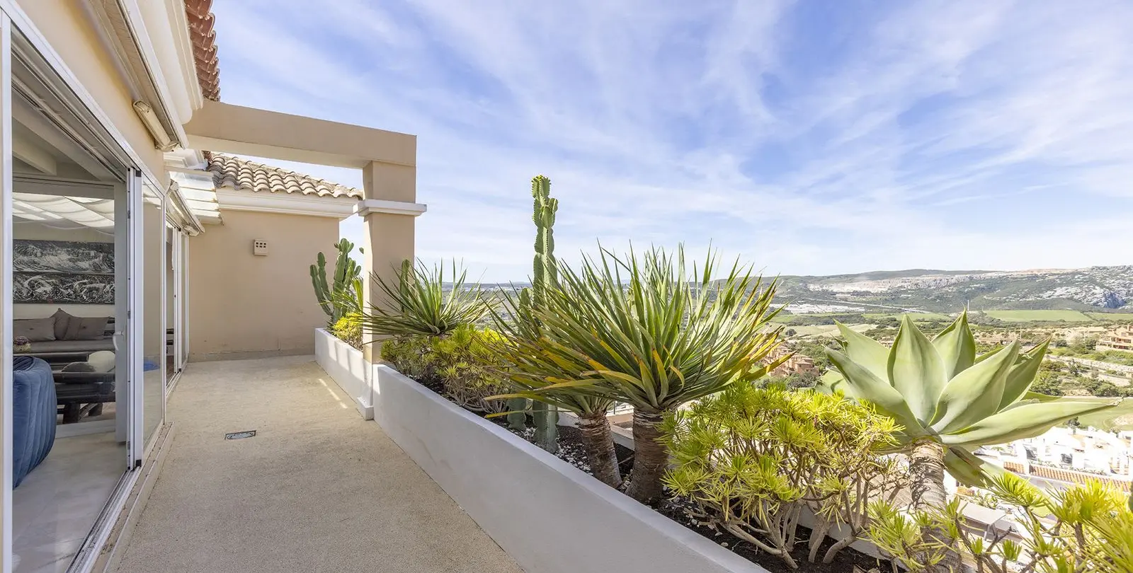 Sale of penthouse in Doña Julia 8