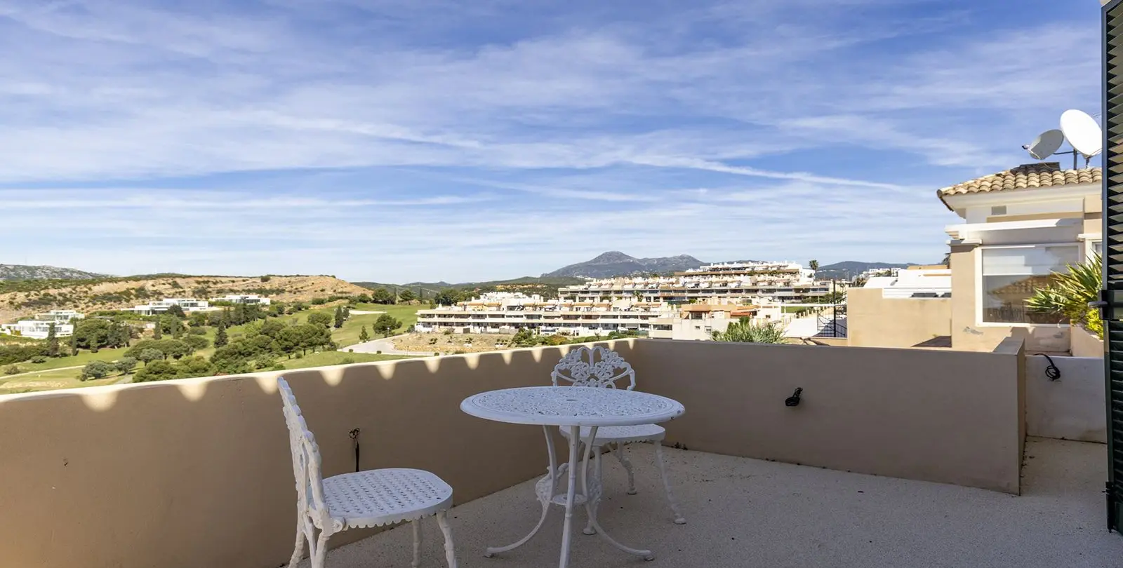 Sale of penthouse in Doña Julia 33