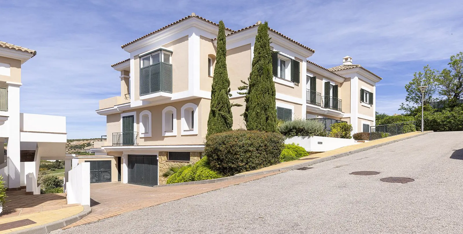 Sale of penthouse in Doña Julia 42