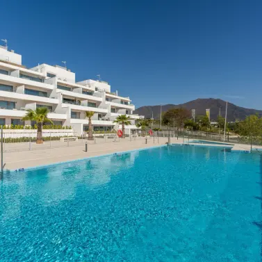 Sale of middle floor apartment in Estepona