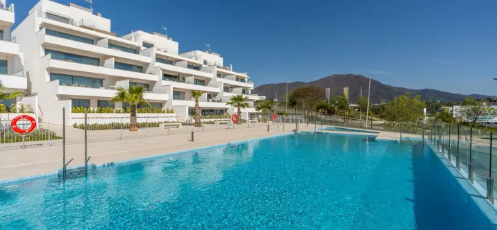 Sale of middle floor apartment in Estepona 0