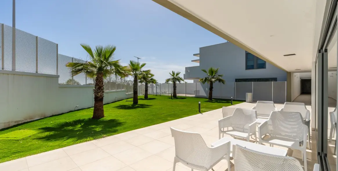 Sale of middle floor apartment in Estepona 24