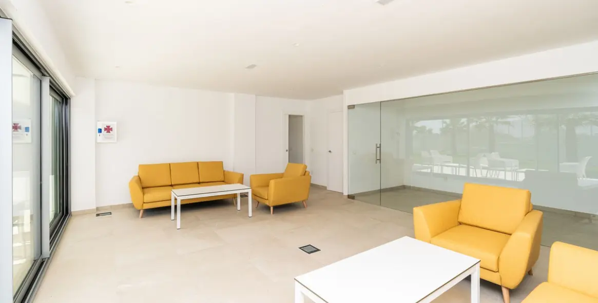 Sale of middle floor apartment in Estepona 25