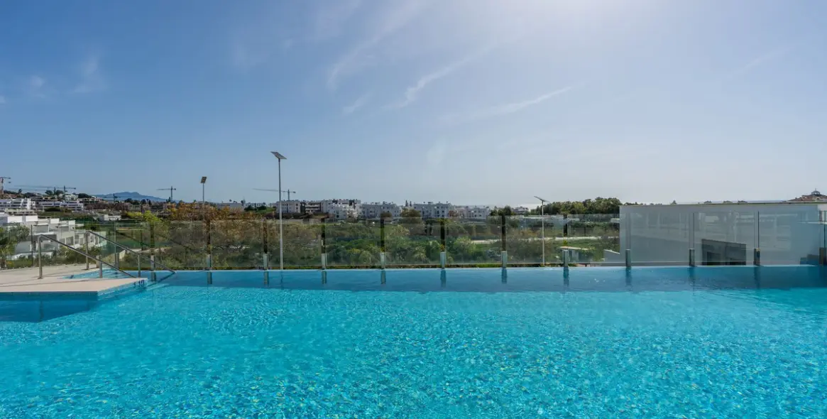 Sale of middle floor apartment in Estepona 30