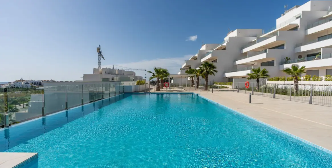Sale of middle floor apartment in Estepona 33