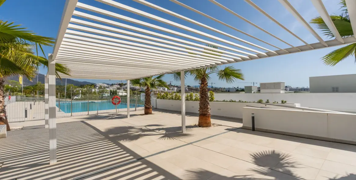 Sale of middle floor apartment in Estepona 37