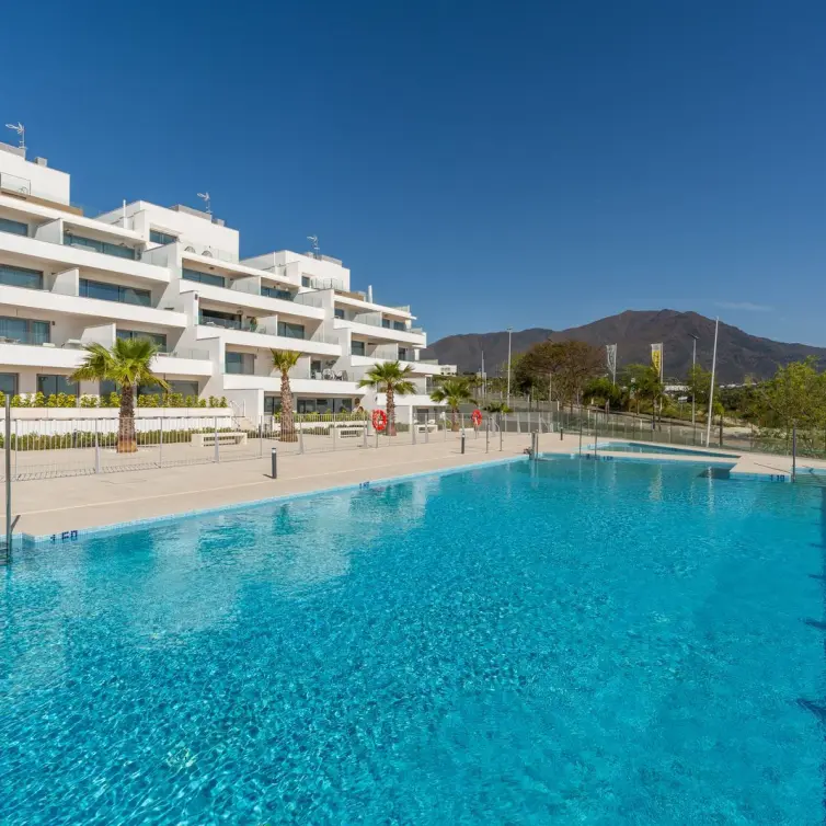 Venta de apartamento en planta media en Estepona
