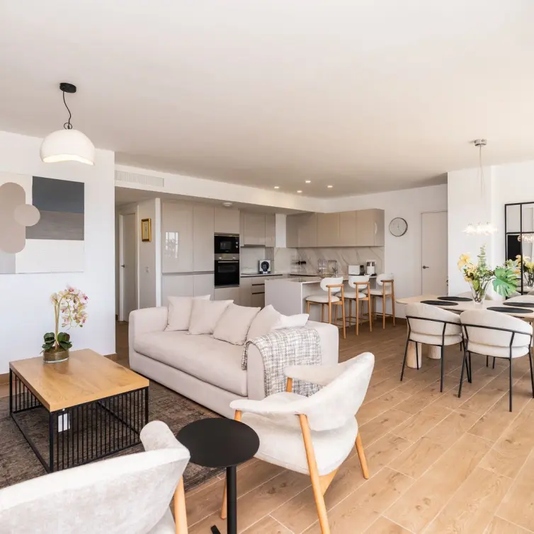 Venta de apartamento en planta media en Estepona