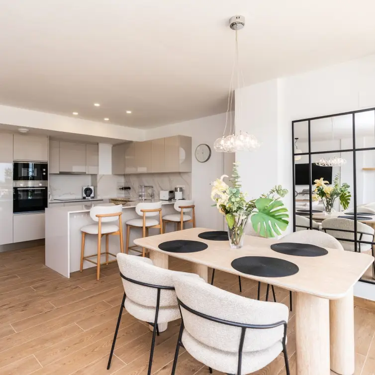 Venta de apartamento en planta media en Estepona